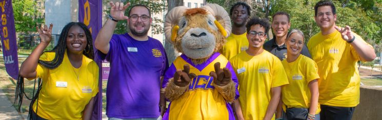 students at move in day