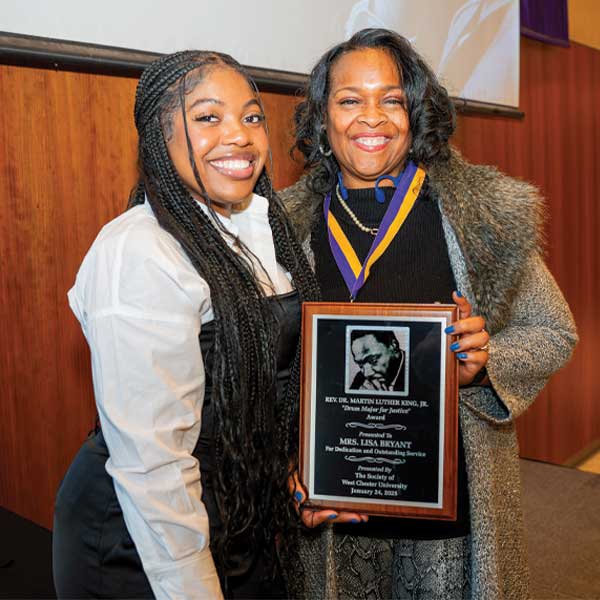 Lisa Wright Bryant ’87 (R) with student emcee Kyanna Randolph.