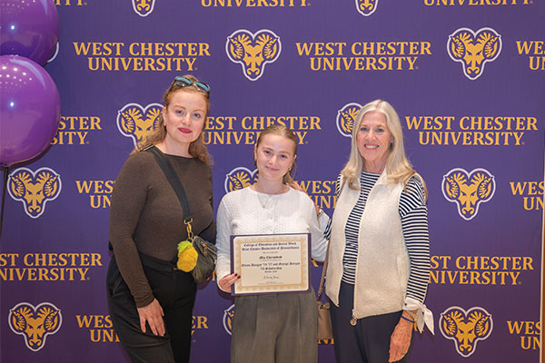 Scholarship photo of Mia S.