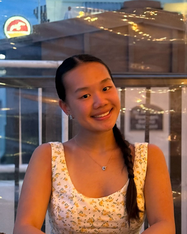 Crystal Chen headshot